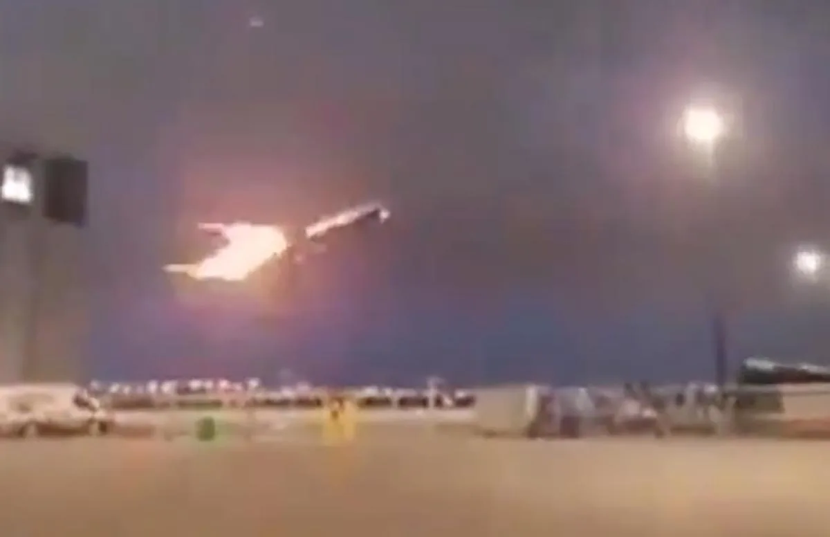 Avión Boeing con cientos de pasajeros se incendia en pleno vuelo