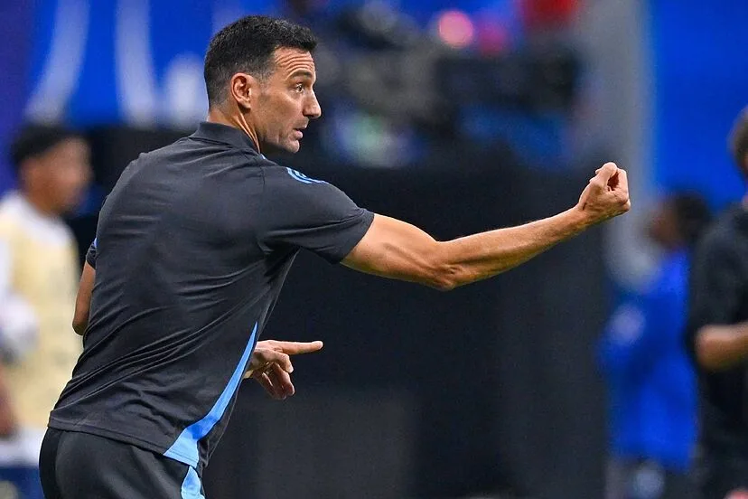 Lionel Scaloni y sus jugadores descontentos con la cancha “le ganamos al rival y la cancha”