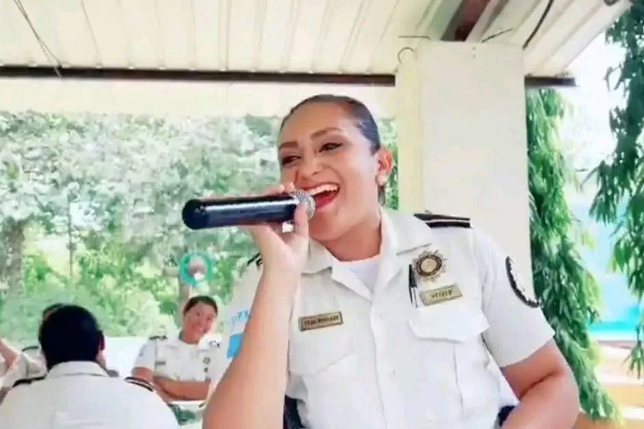 Canto y crimen policía lideraba banda de taxis ilegales