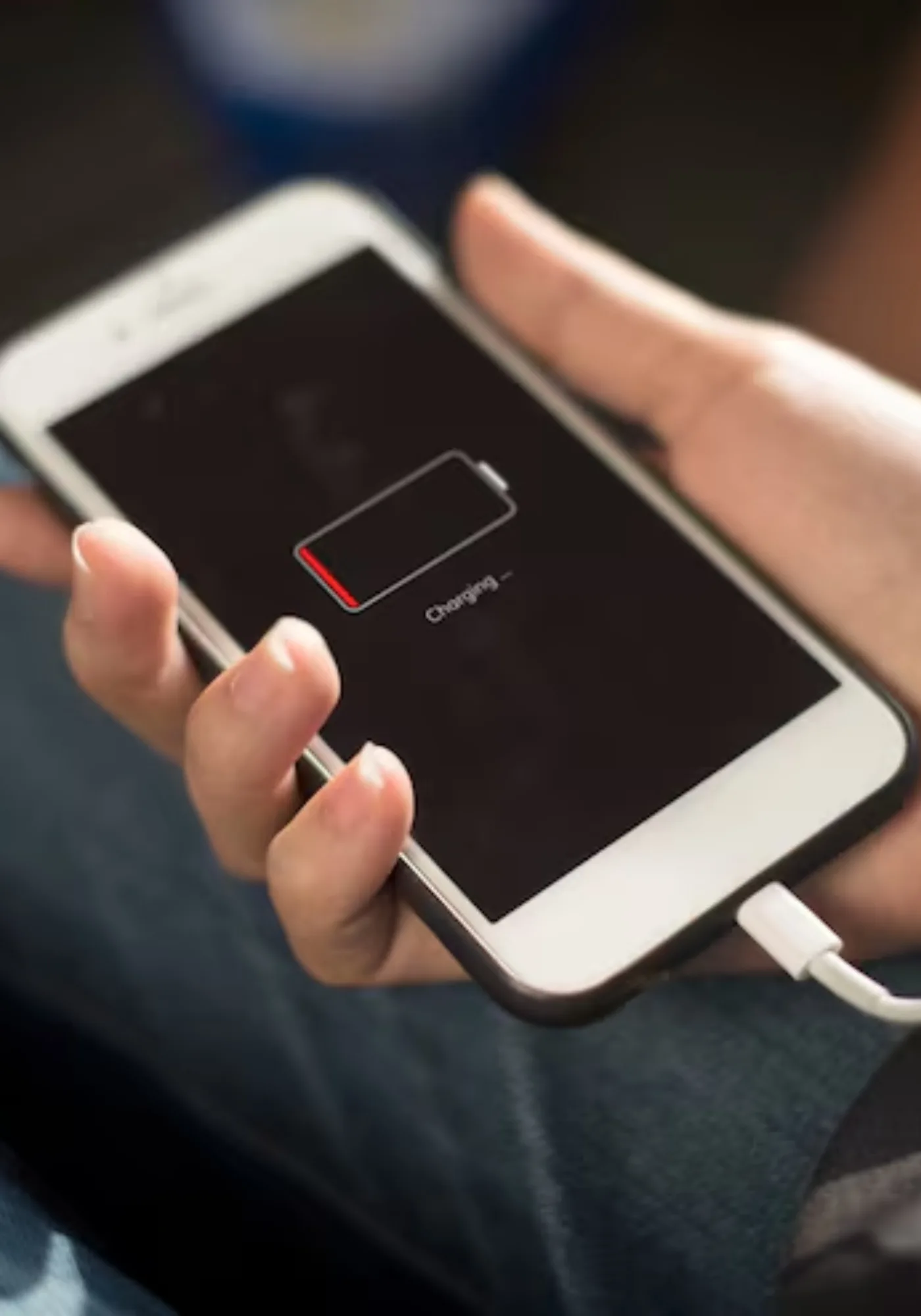 ¿Es mejor cargar el celular de día o de noche? Esto dicen los expertos