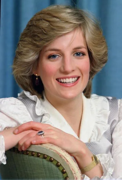 Abren una cápsula del tiempo de Lady Di de hace 34 años