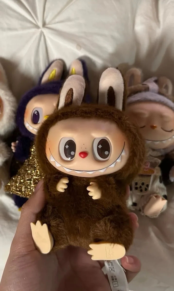 Autoridades de EE. UU. alertan sobre «Lafufu», imitaciones de Labubu que ponen en riesgo la seguridad infantil