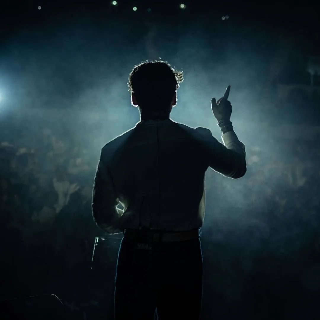 Piden cancelar concierto de Christian Nodal por acusaciones de violencia