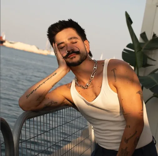 El cuadro con sangre de Camilo desata el debate