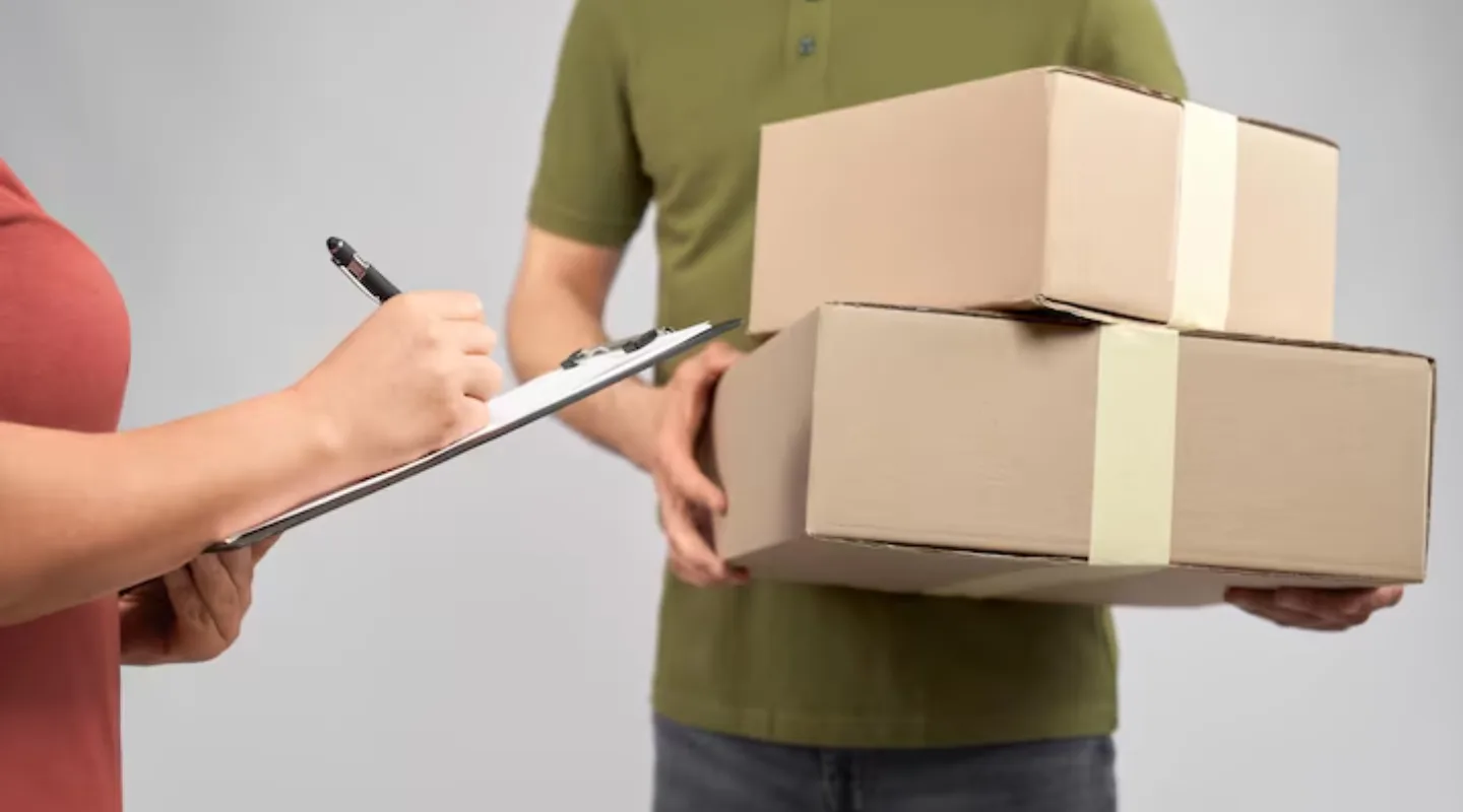 Cantante mexicano es captado como repartidor: ¿Está en bancarrota?