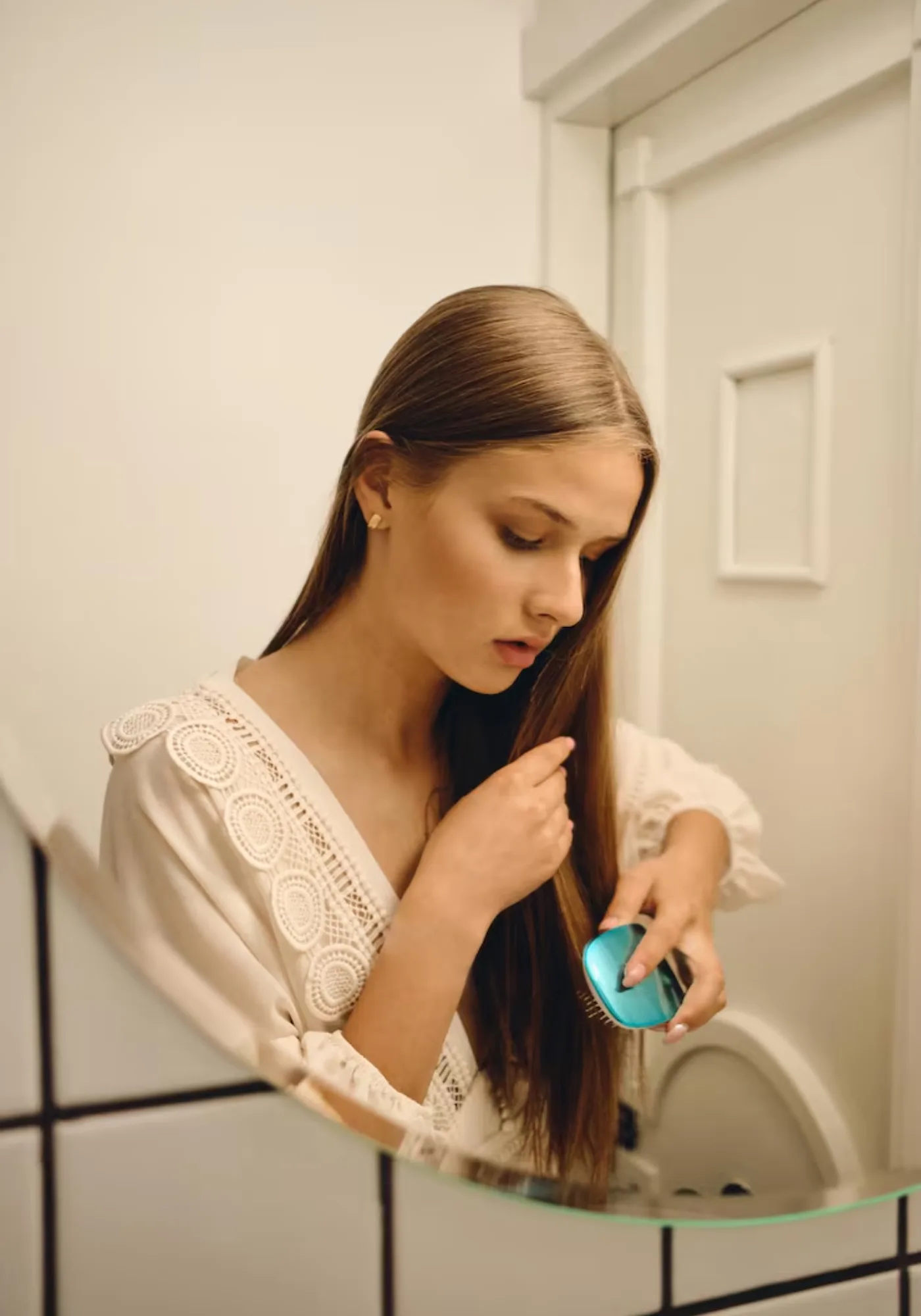 Dile adiós al frizz: métodos y soluciones para un cabello más suave y manejable