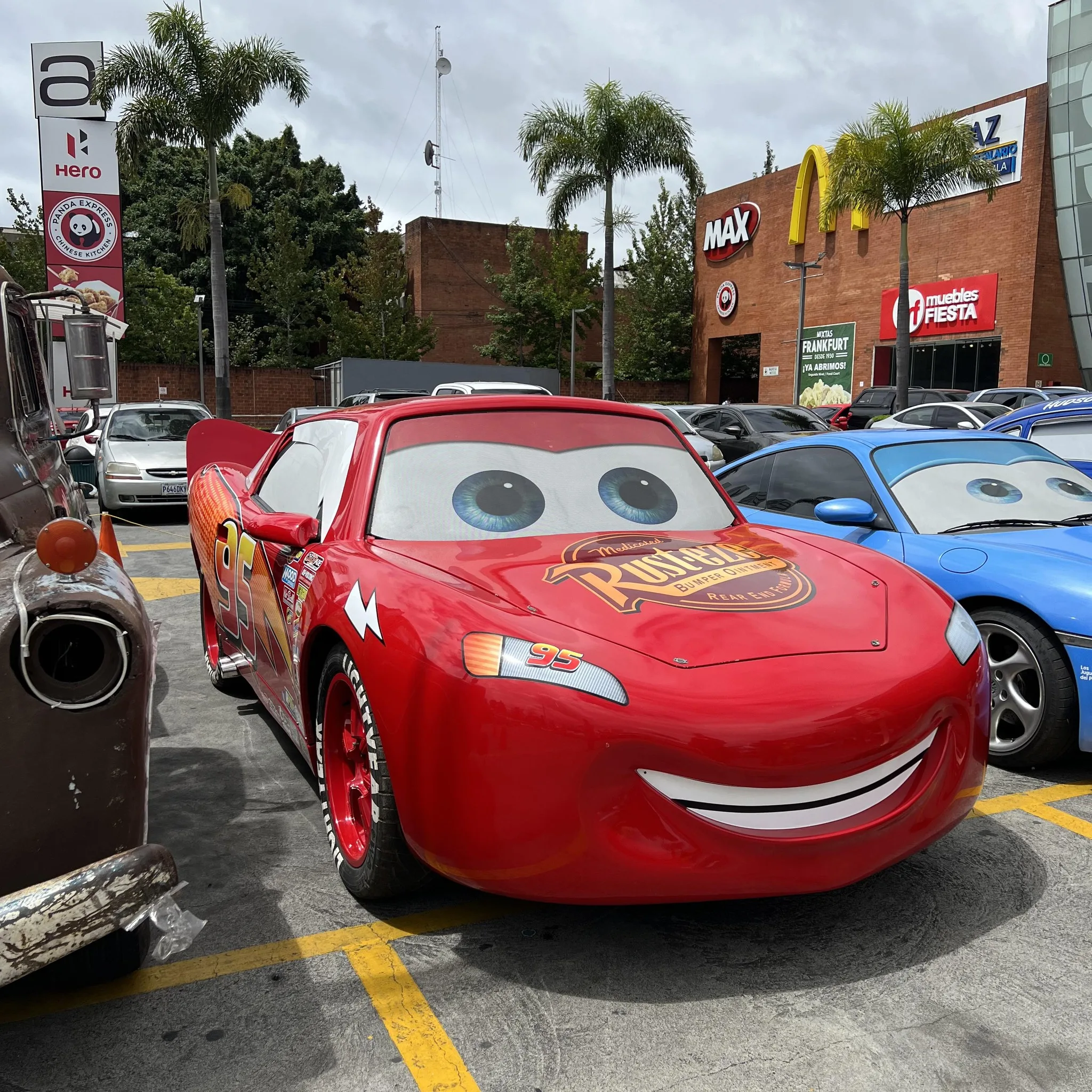 Los personajes de ‘Cars’ cobran vida en Guatemala por una noble causa
