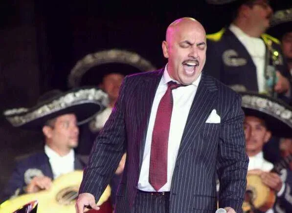 Lupillo Rivera revela pérdida de celular con material «muy fuerte» de Belinda