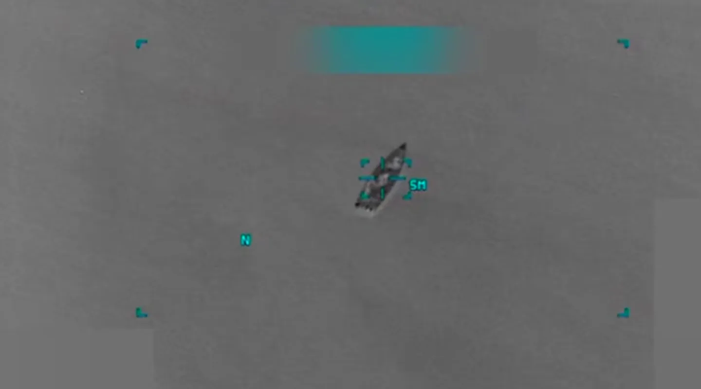 Operativo en el mar: EE. UU. difunde imágenes de ataque a narcolancha frente a Venezuela. Foto X