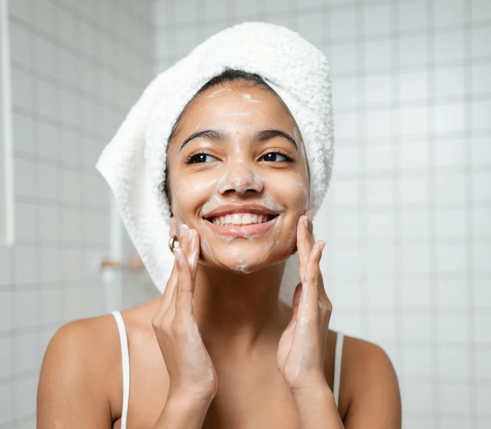 Estrategias para proteger la piel del impacto del frio y el sol matutino