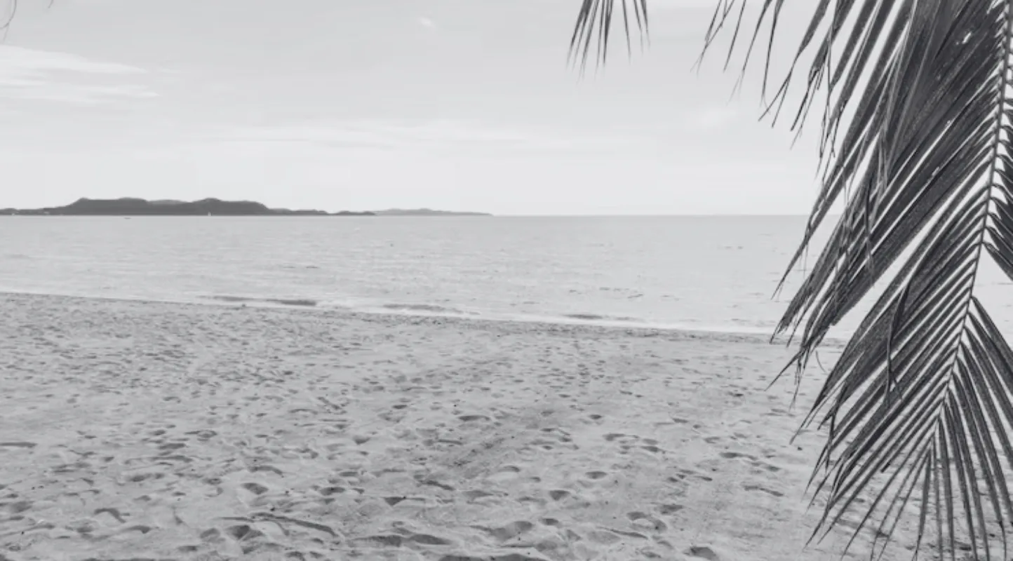 Hallan sin vida a influencer de 41 años en la playa