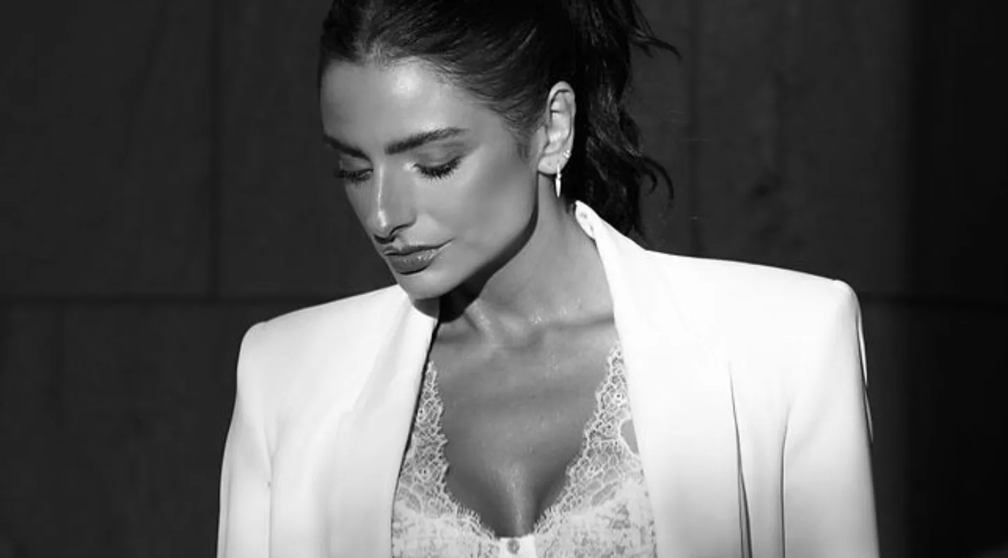 Aislinn Derbez rompió el silencio con un texto que eriza la piel