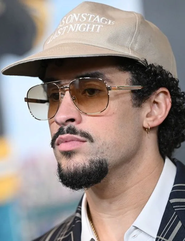 Bad Bunny desata la locura en el inicio de su gira mundial: «DeBÍ TiRAR MáS FOToS»