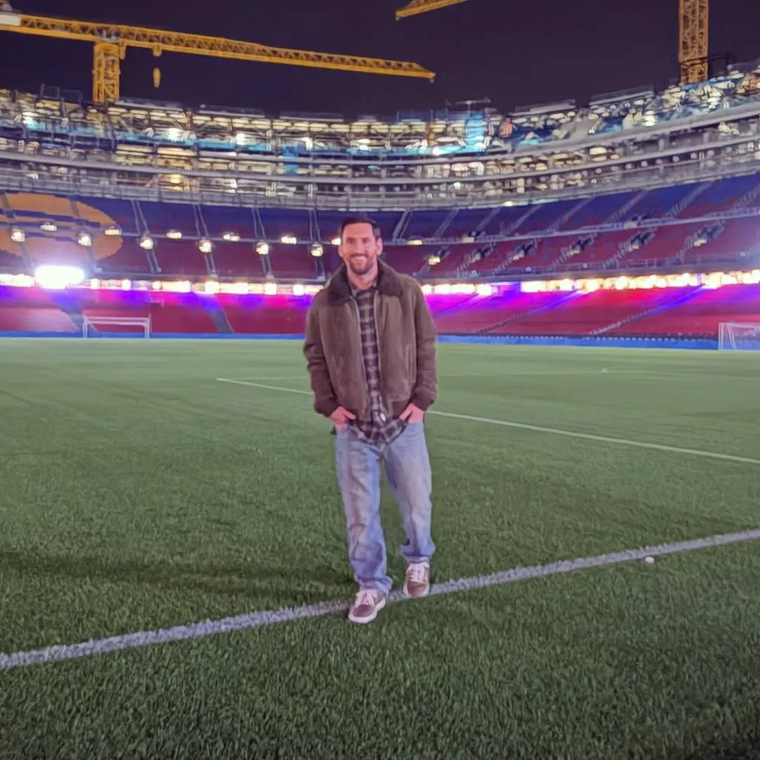 Lionel Messi vuelve a pisar el césped del Camp Nou