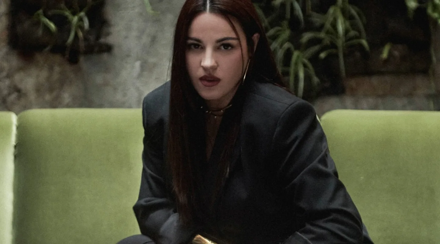 Maite Perroni vuelve a escena y su nueva imagen divide opiniones