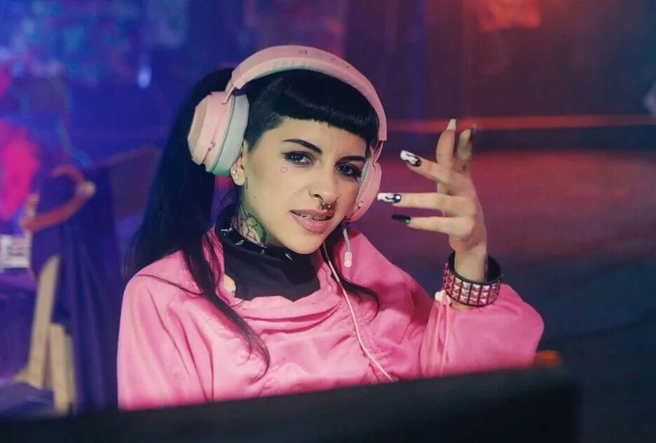 Cazzu defendió a Christian Nodal tras insultos en Chile